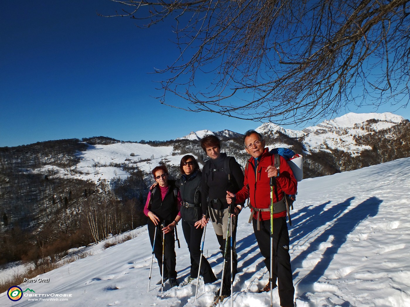 02 Sui prati innevati di Prato Giugno (1268 m).JPG